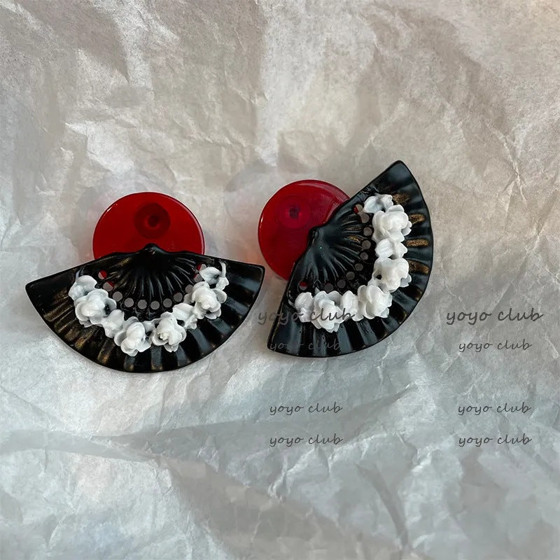 Wholesale Embossed Fan Alloy Earrings